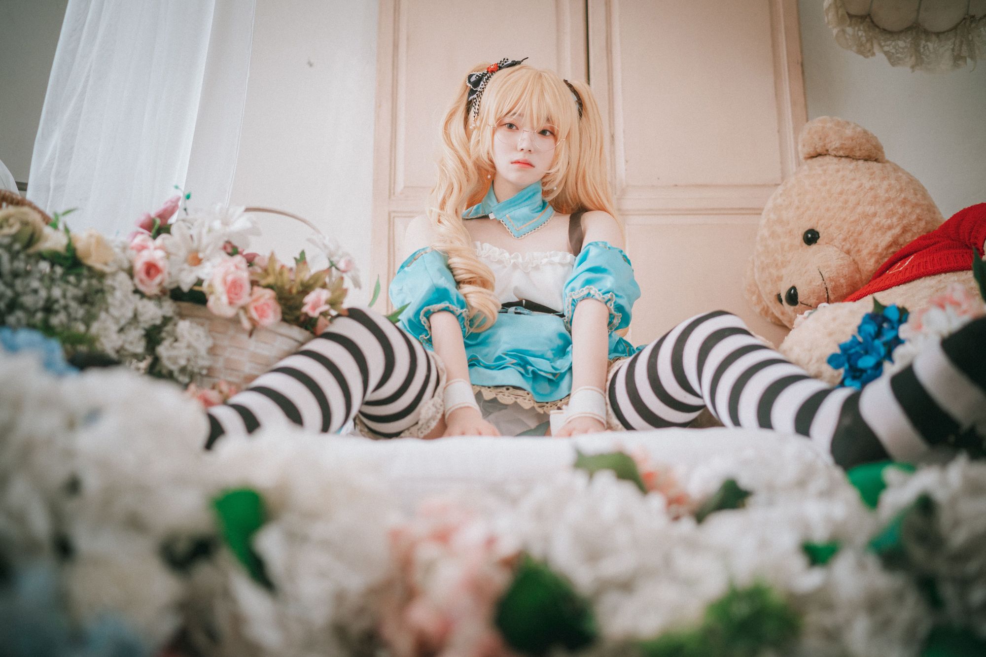 图片[32]-No.001-Alice in Glasses [49P]-coswz-cos王者