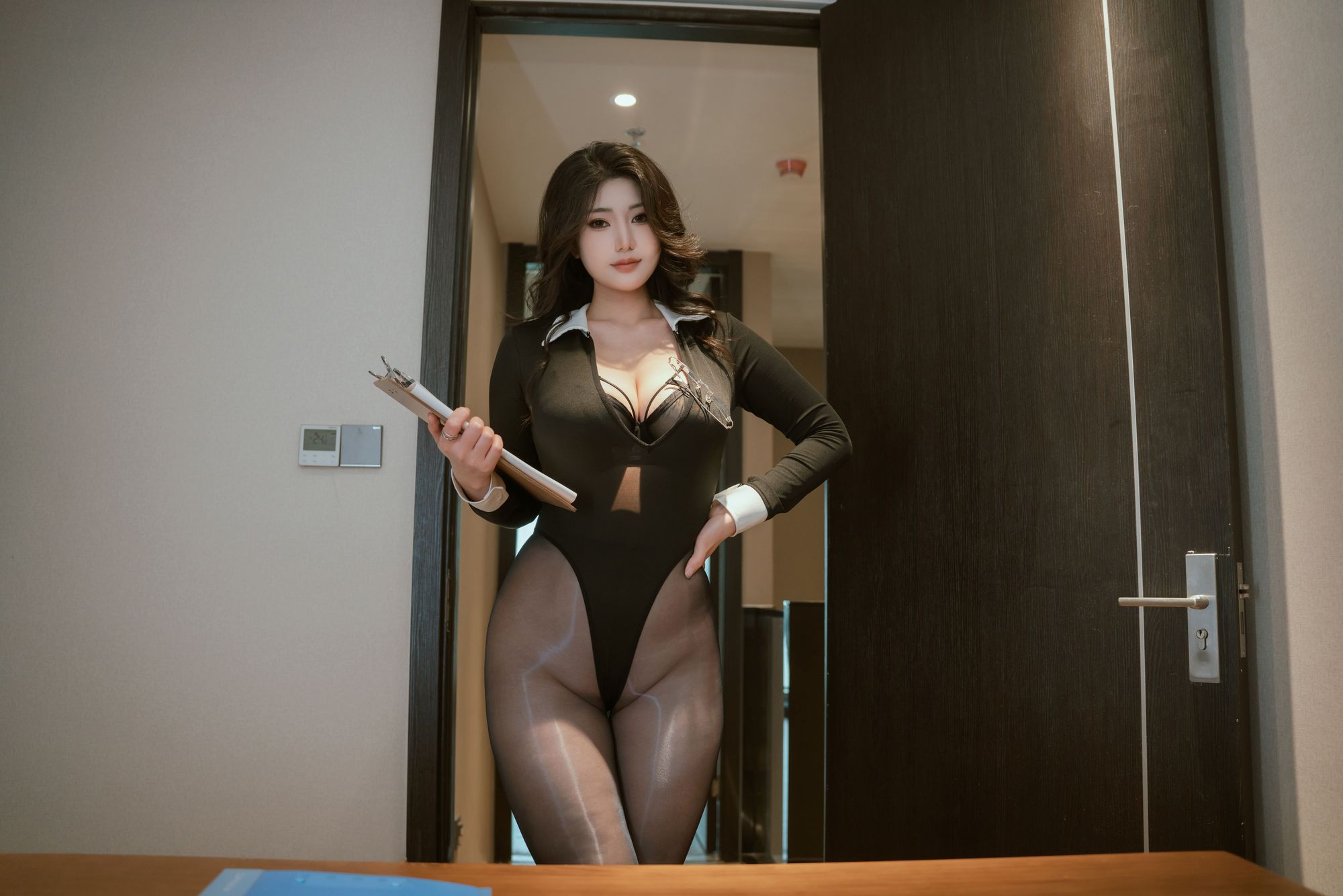 图片[1]-No.067 – 麻辣女秘书 [92P]-coswz-cos王者