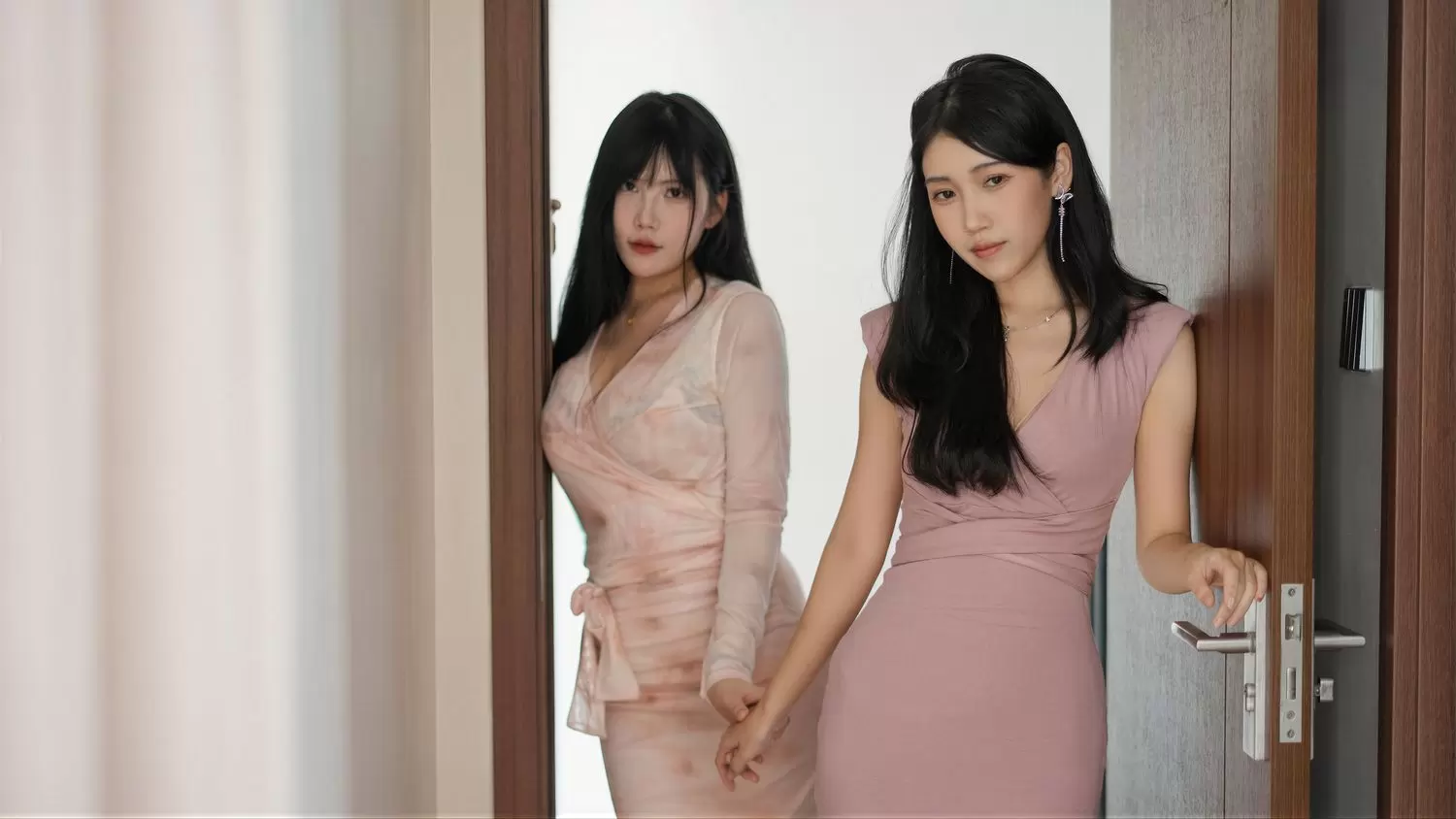 图片[2]-No.082 – 闺蜜的秘密 [64P 1V]-coswz-cos王者